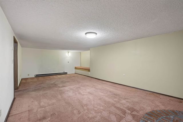 27722 N River Estates Dr, Chattaroy, WA 99003