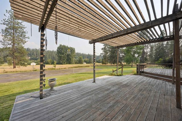 27722 N River Estates Dr, Chattaroy, WA 99003