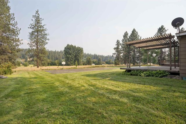27722 N River Estates Dr, Chattaroy, WA 99003
