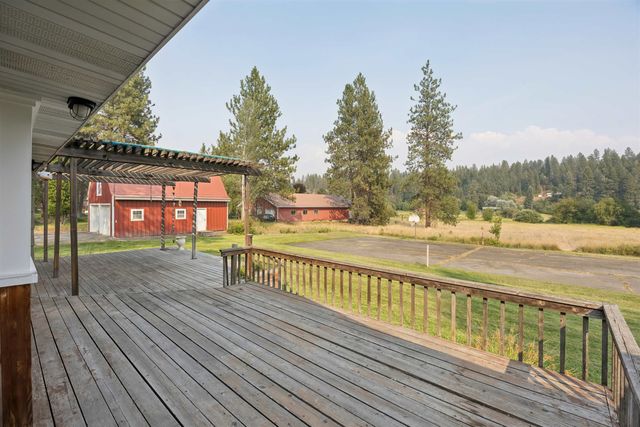 27722 N River Estates Dr, Chattaroy, WA 99003