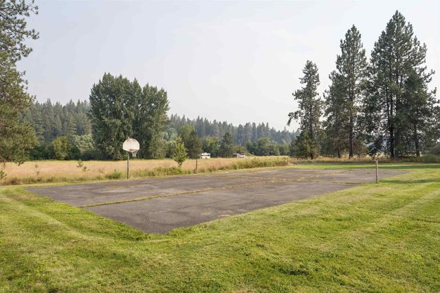 27722 N River Estates Dr, Chattaroy, WA 99003