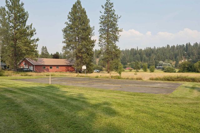 27722 N River Estates Dr, Chattaroy, WA 99003