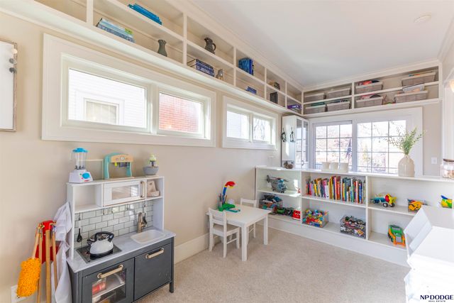 5606 Jones Street, Omaha, NE 68106