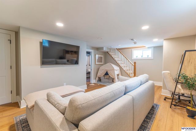 5606 Jones Street, Omaha, NE 68106