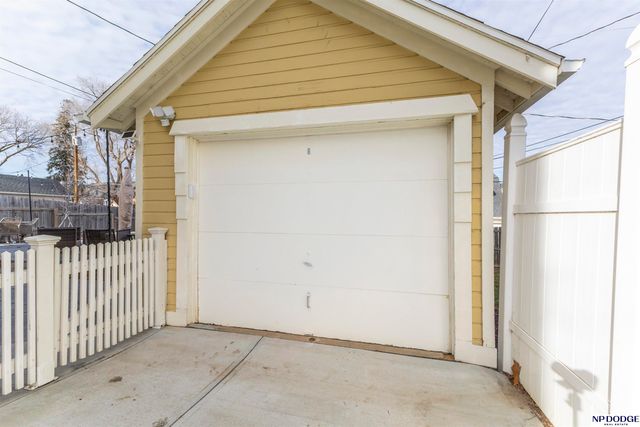 5606 Jones Street, Omaha, NE 68106