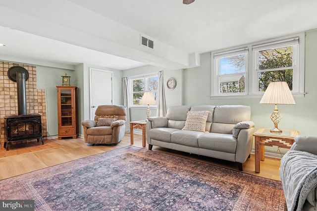 256 WOODLAWN DR, Lansdale, PA 19446