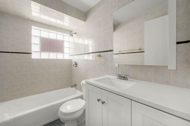 3517 S Harlem Avenue C2, Berwyn, IL 60402