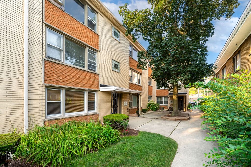 3517 S Harlem Avenue C2, Berwyn, IL 60402