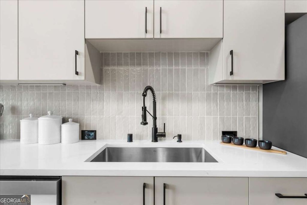 250 Pharr Road NE 704, Atlanta, GA 30305