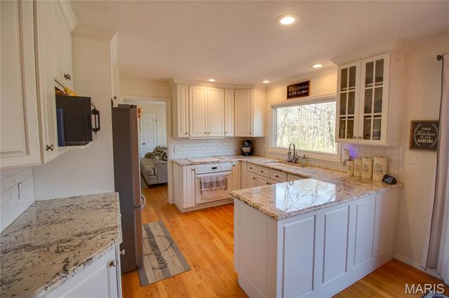 2110 Northwood Drive, Godfrey, IL 62035