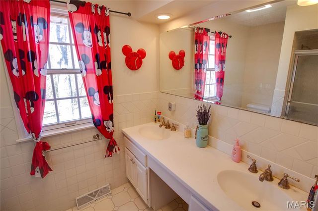 2110 Northwood Drive, Godfrey, IL 62035