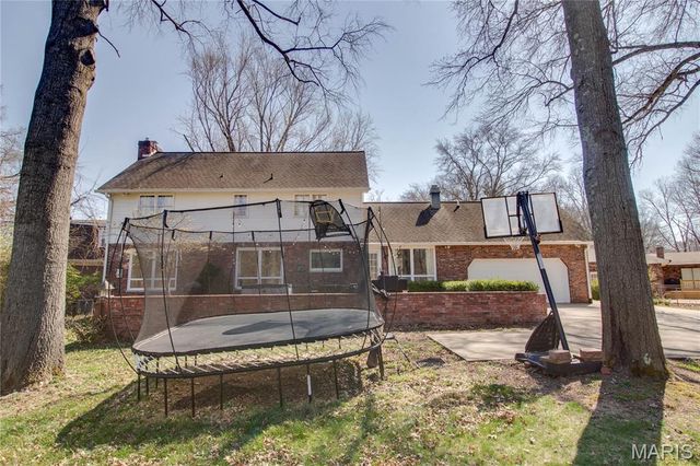 2110 Northwood Drive, Godfrey, IL 62035