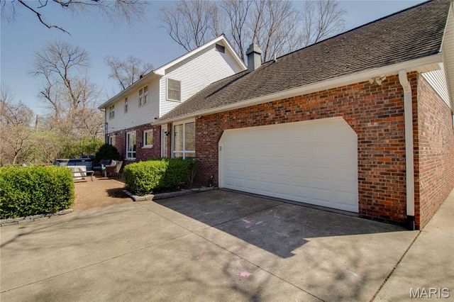 2110 Northwood Drive, Godfrey, IL 62035