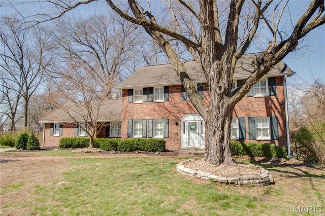 2110 Northwood Drive, Godfrey, IL 62035