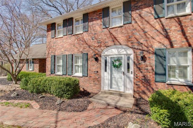 2110 Northwood Drive, Godfrey, IL 62035