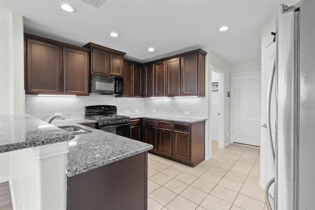 2213 Ivy Wall Drive, Conroe, TX 77301