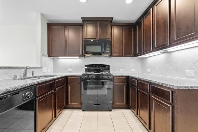 2213 Ivy Wall Drive, Conroe, TX 77301