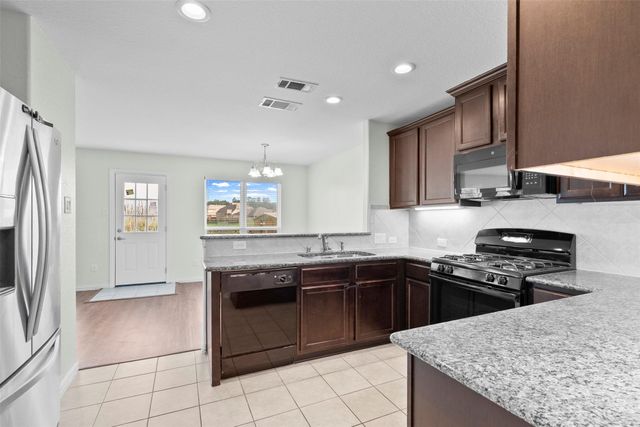 2213 Ivy Wall Drive, Conroe, TX 77301