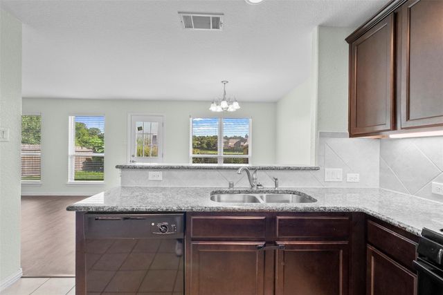 2213 Ivy Wall Drive, Conroe, TX 77301
