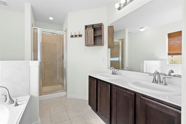 2213 Ivy Wall Drive, Conroe, TX 77301