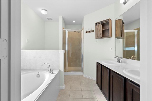 2213 Ivy Wall Drive, Conroe, TX 77301