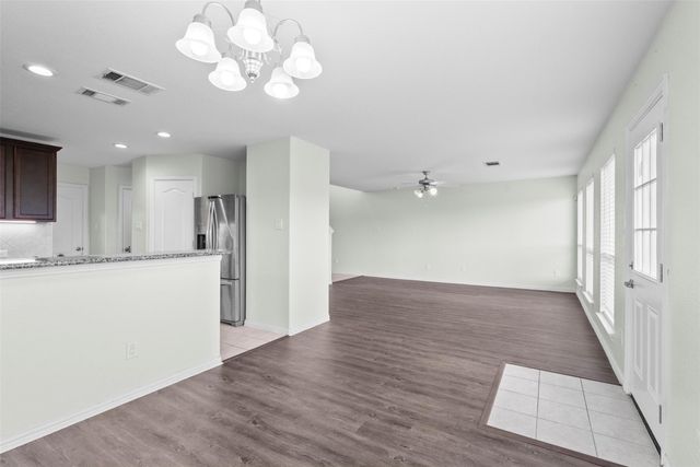 2213 Ivy Wall Drive, Conroe, TX 77301