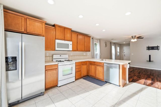 8624 W Wing Dr, Elk Grove, CA 95758