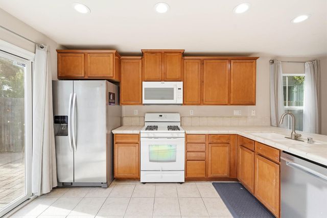 8624 W Wing Dr, Elk Grove, CA 95758