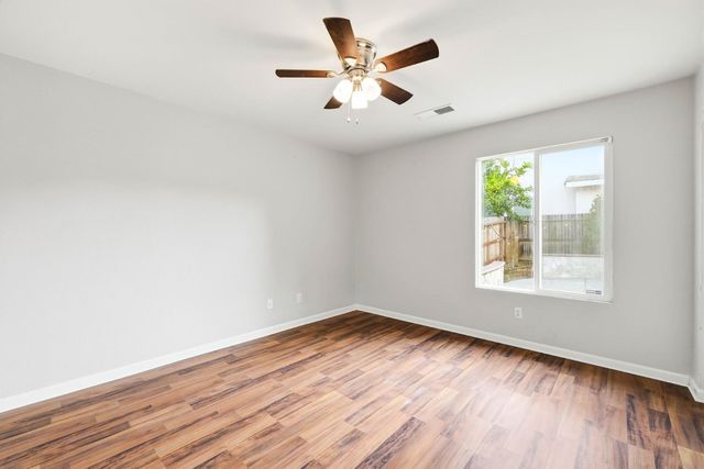 8624 W Wing Dr, Elk Grove, CA 95758