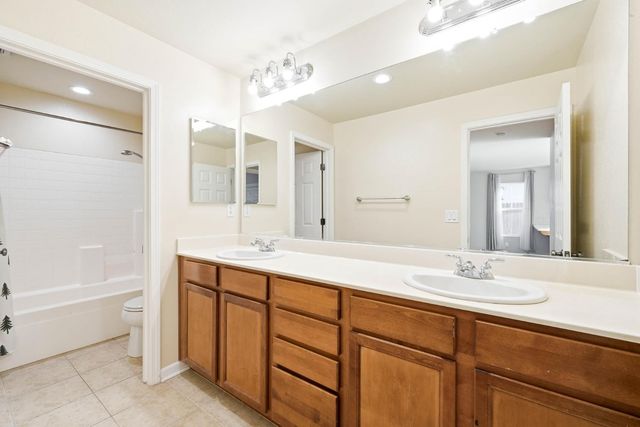 8624 W Wing Dr, Elk Grove, CA 95758