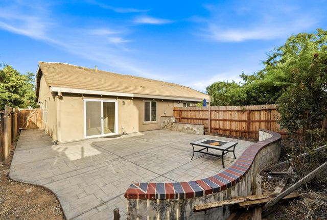 8624 W Wing Dr, Elk Grove, CA 95758