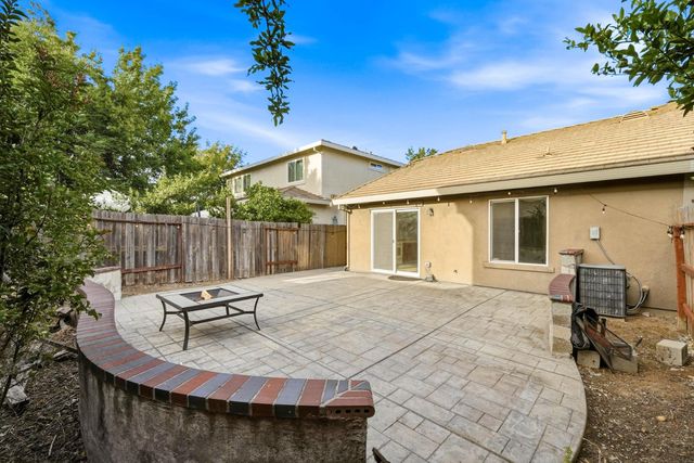 8624 W Wing Dr, Elk Grove, CA 95758