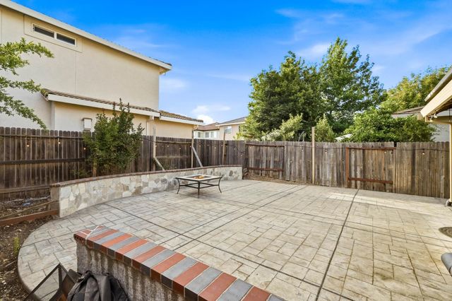 8624 W Wing Dr, Elk Grove, CA 95758