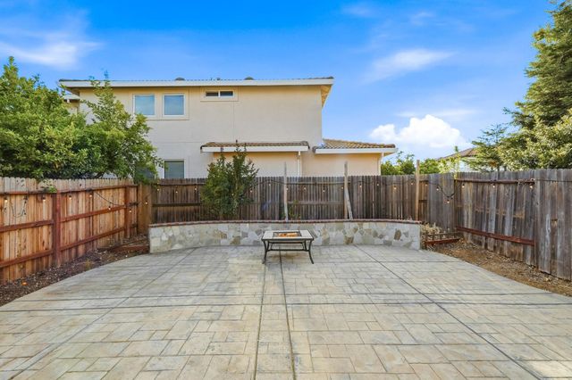 8624 W Wing Dr, Elk Grove, CA 95758