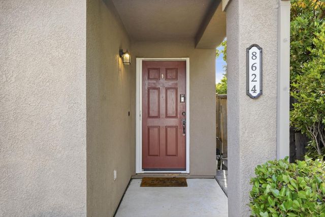 8624 W Wing Dr, Elk Grove, CA 95758