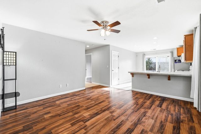 8624 W Wing Dr, Elk Grove, CA 95758