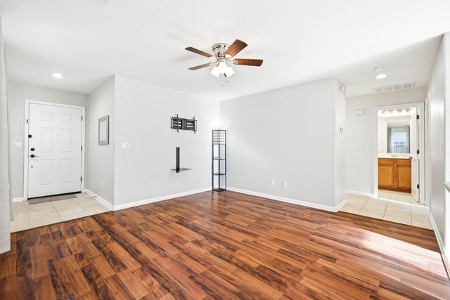 8624 W Wing Dr, Elk Grove, CA 95758