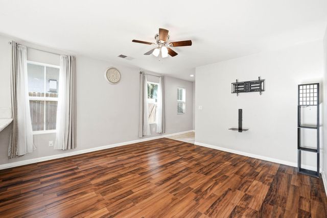 8624 W Wing Dr, Elk Grove, CA 95758