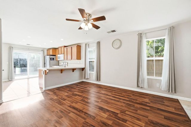 8624 W Wing Dr, Elk Grove, CA 95758