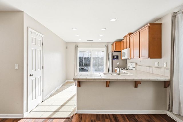 8624 W Wing Dr, Elk Grove, CA 95758