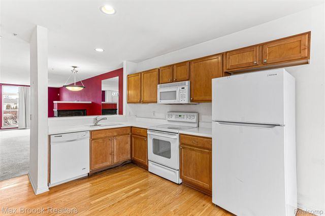 3086 CAMDEN Drive, Troy, MI 48084