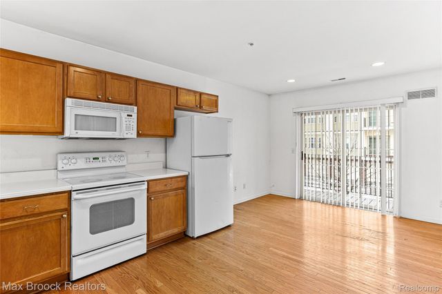 3086 CAMDEN Drive, Troy, MI 48084