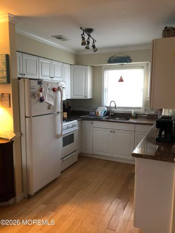 22 21st Avenue, South Seaside Park, NJ 08752