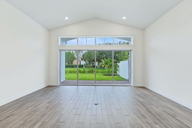 146 Parkside Way 12, Royal Palm Beach, FL 33414
