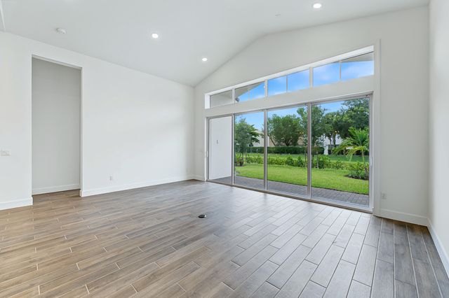 146 Parkside Way 12, Royal Palm Beach, FL 33414