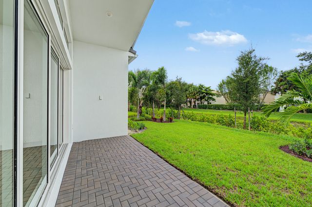 146 Parkside Way 12, Royal Palm Beach, FL 33414