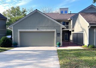 36 SW Pepper Tree LN, Topeka, KS 66611