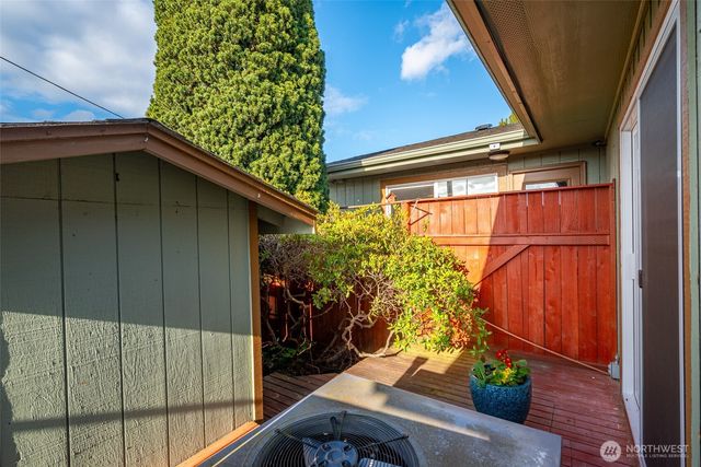 412 N Main Street, Coupeville, WA 98239
