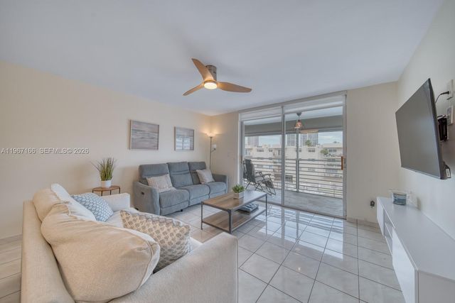 3849 NE 169th St 412, North Miami Beach, FL 33160