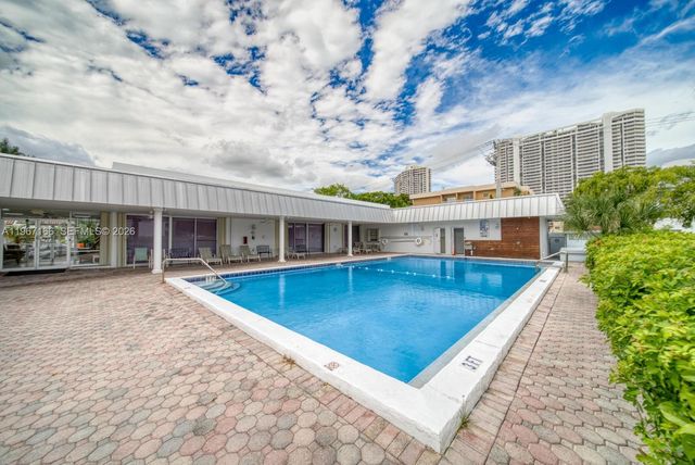 3849 NE 169th St 412, North Miami Beach, FL 33160